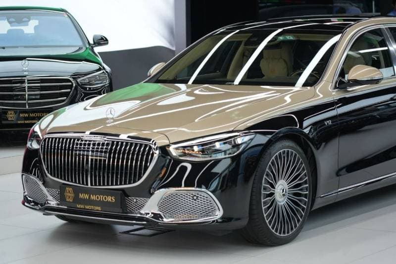 2026 Mercedes Maybach S680 Maybach thumbnail 3