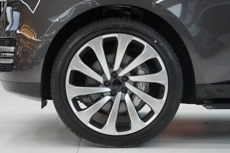 2026 Land Rover Range Rover AUTOBIOGRAPHY P530 thumbnail 6