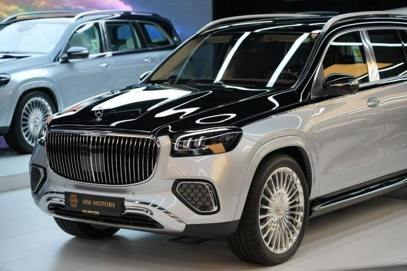 2026 Mercedes Maybach GLS600 Maybach thumbnail 3