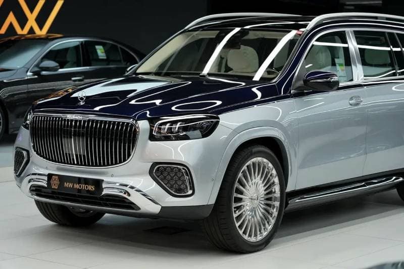 2026 Mercedes Maybach GLS600 Maybach thumbnail 3