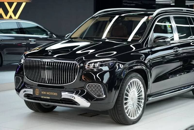 2026 Mercedes Maybach GLS600 Maybach thumbnail 3