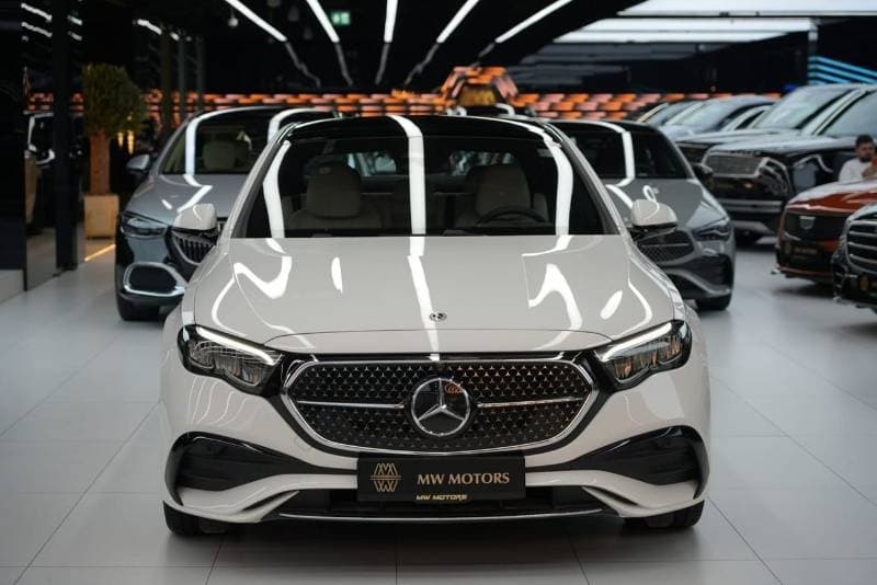 2026 Mercedes Benz E200 STANDARD thumbnail 2