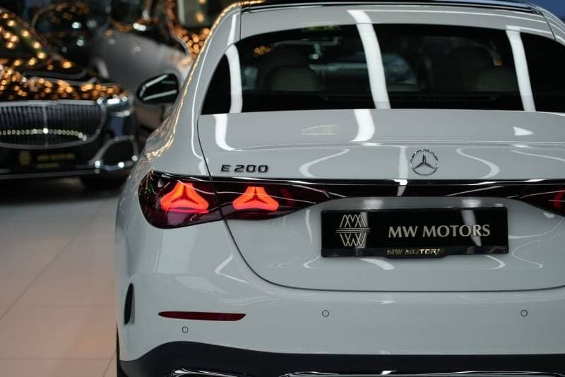 2026 Mercedes Benz E200 STANDARD thumbnail 6