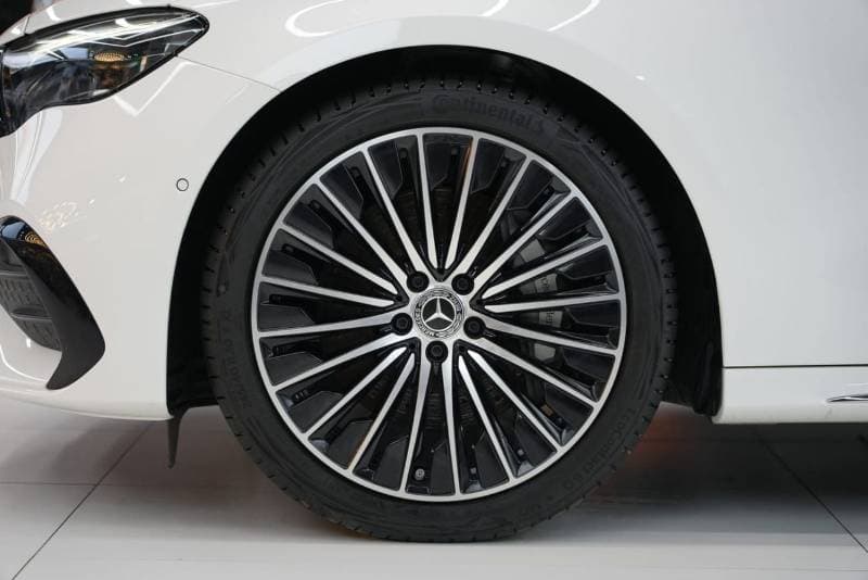 2026 Mercedes Benz E200 STANDARD thumbnail 7
