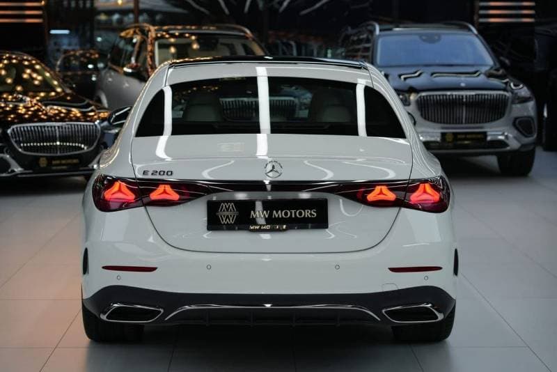 2026 Mercedes Benz E200 STANDARD thumbnail 4