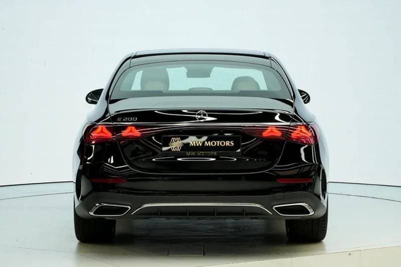 2026 Mercedes Benz E200 STANDARD thumbnail 5