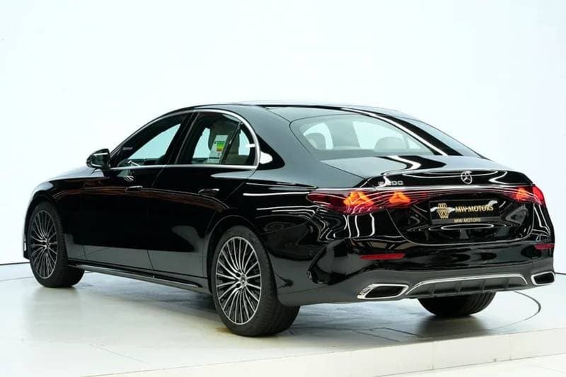 2026 Mercedes Benz E200 STANDARD thumbnail 4