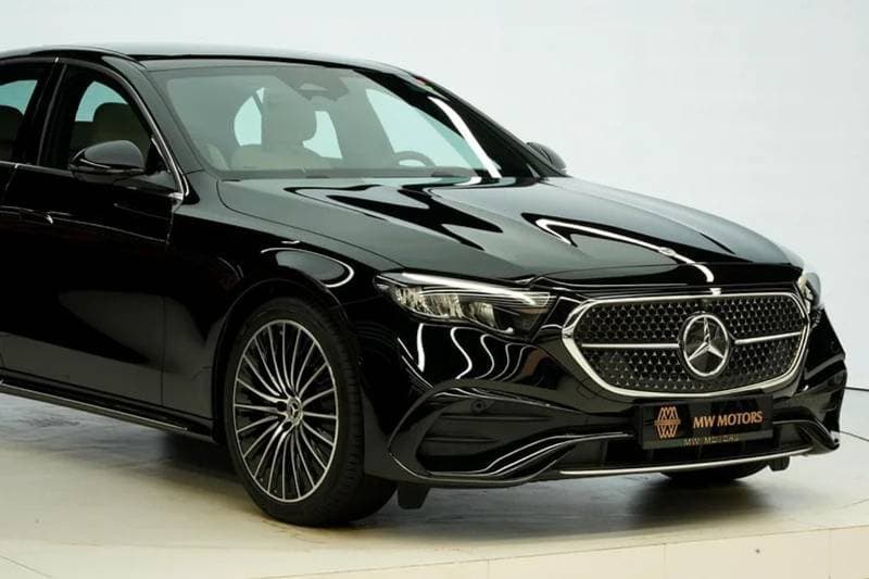 2026 Mercedes Benz E200 STANDARD thumbnail 3