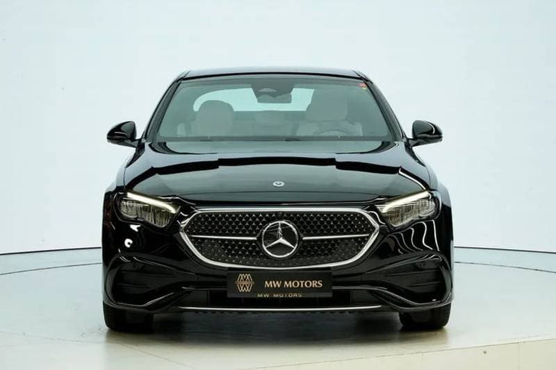 2026 Mercedes Benz E200 STANDARD thumbnail 2