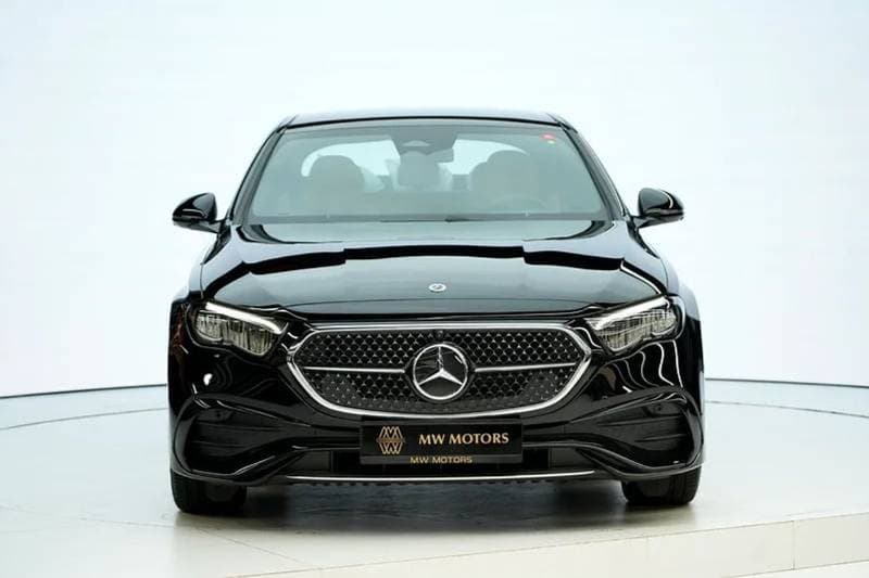 2026 Mercedes Benz E200 STANDARD thumbnail 2