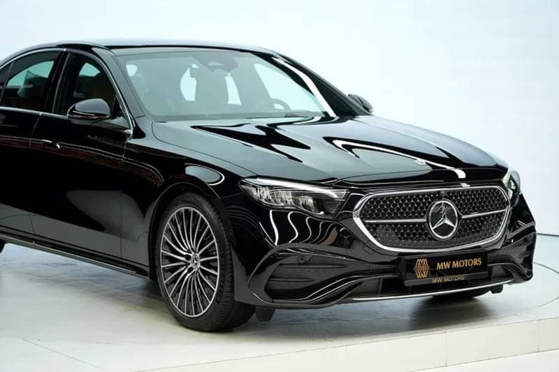 2026 Mercedes Benz E200 STANDARD thumbnail 3