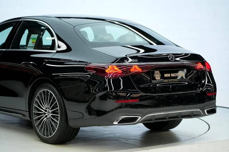 2026 Mercedes Benz E200 STANDARD thumbnail 6