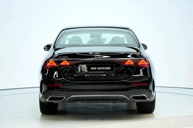 2026 Mercedes Benz E200 STANDARD thumbnail 5
