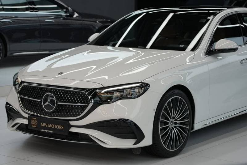 2026 Mercedes Benz E200 STANDARD thumbnail 3