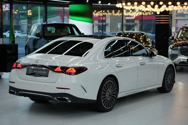 2026 Mercedes Benz E200 STANDARD thumbnail 4