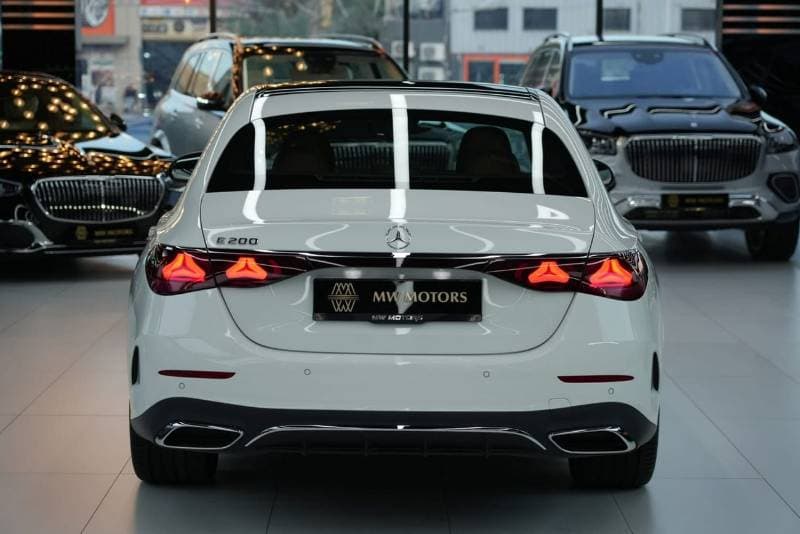 2026 Mercedes Benz E200 STANDARD thumbnail 5