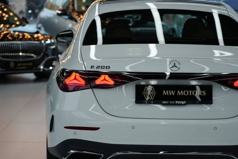 2026 Mercedes Benz E200 STANDARD thumbnail 6