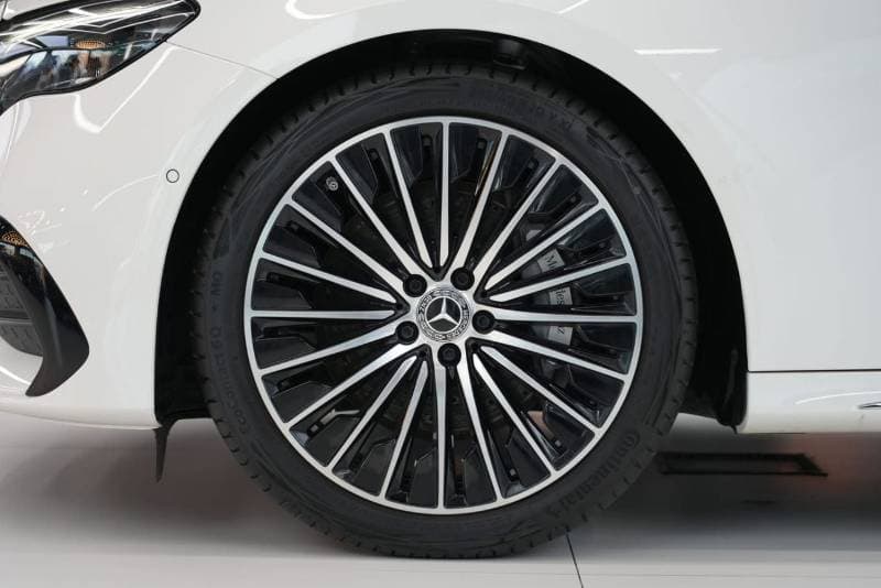 2026 Mercedes Benz E200 STANDARD thumbnail 7
