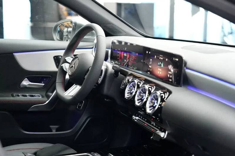 2026 Mercedes Benz A200 PREMIUM PLUS thumbnail 8