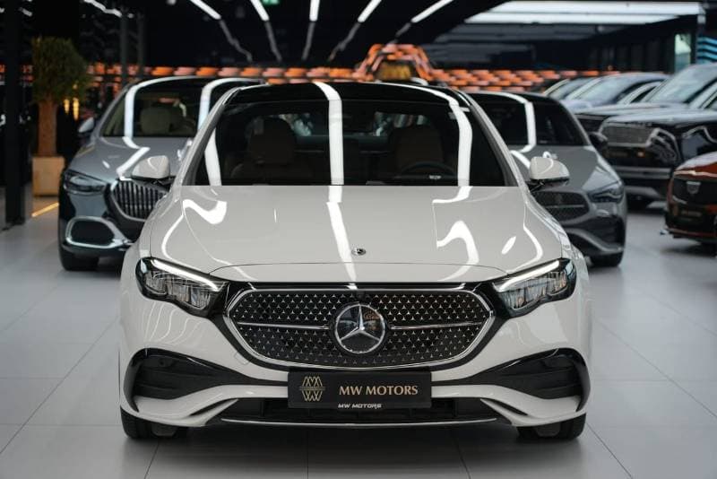 2026 Mercedes Benz E200 STANDARD thumbnail 2