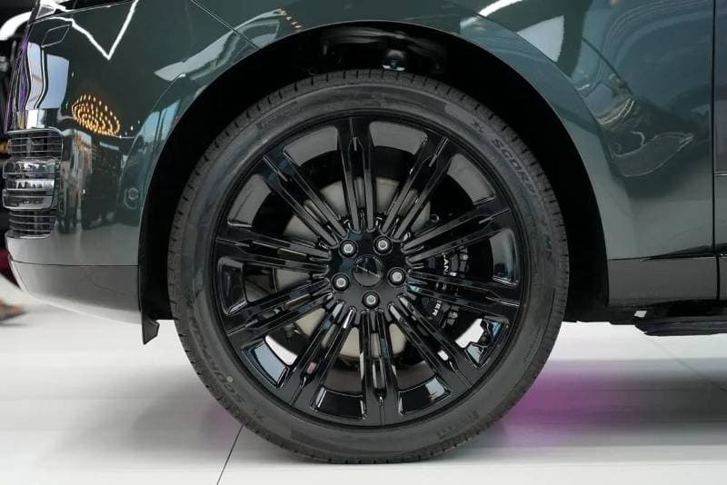 2026 Land Rover Range Rover HSE P400 thumbnail 6