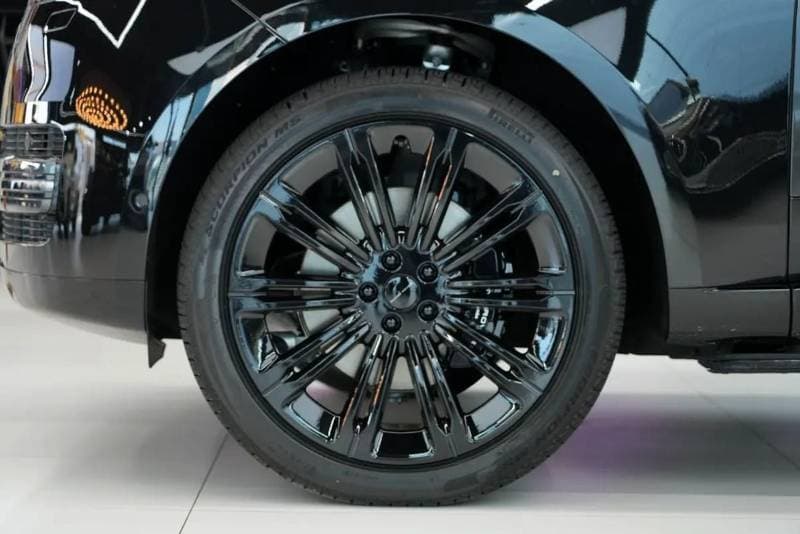 2026 Land Rover Range Rover HSE P400 thumbnail 6