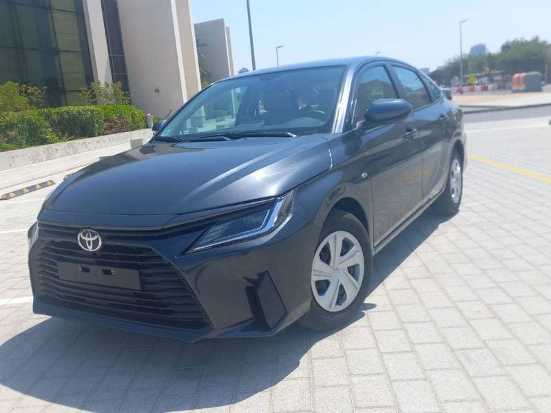 2023 Toyota Yaris G thumbnail 2