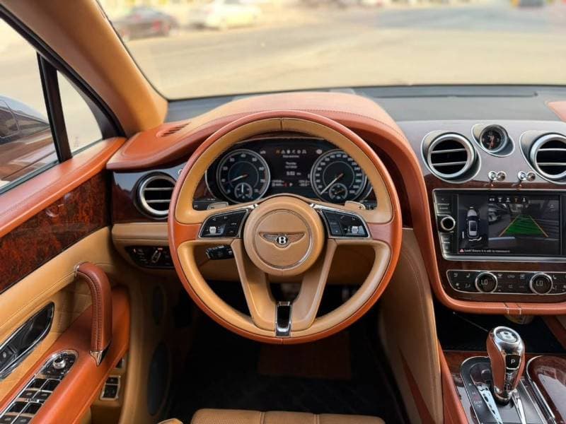 2017 Bentley Bentayga FIRST EDITION thumbnail 4