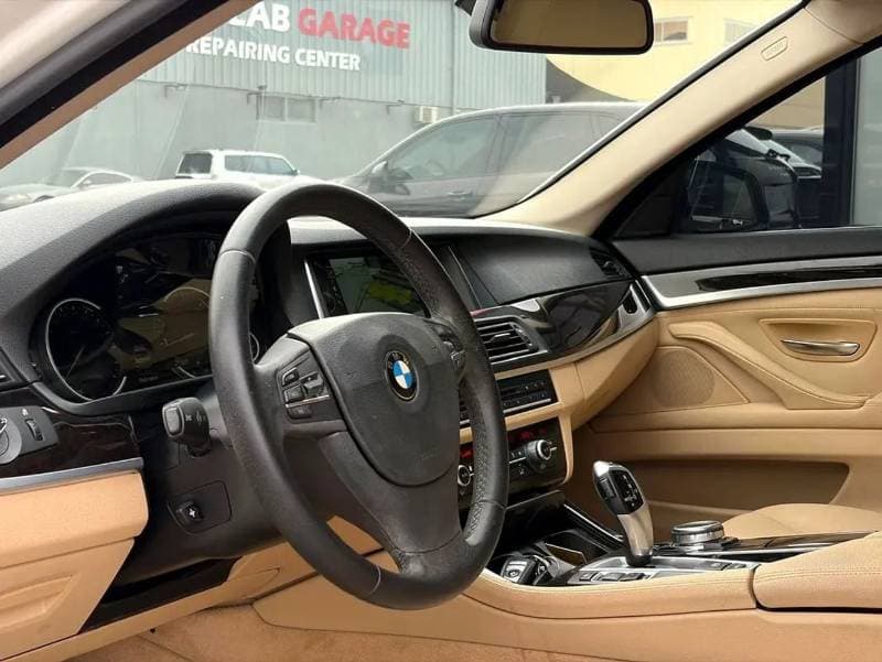2015 BMW 520i LUXURY thumbnail 5