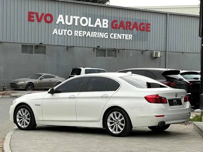 2015 BMW 520i LUXURY thumbnail 4