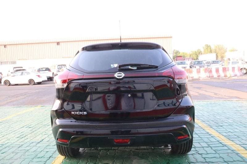 2022 Nissan Kicks SL thumbnail 3