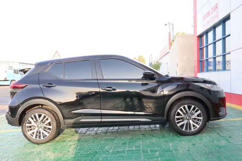 2022 Nissan Kicks SL thumbnail 2
