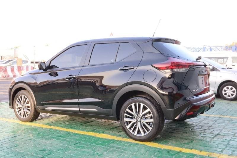 2022 Nissan Kicks SL thumbnail 6