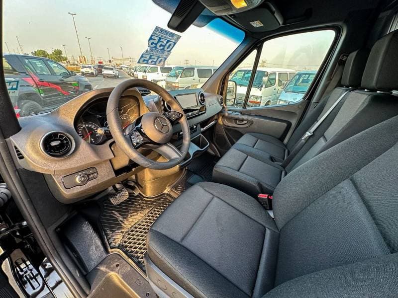2026 Mercedes Benz Sprinter thumbnail 8