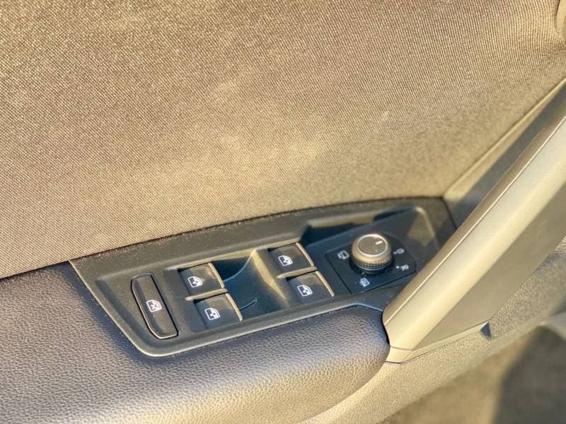 2020 Volkswagen Tiguan SEL thumbnail 3