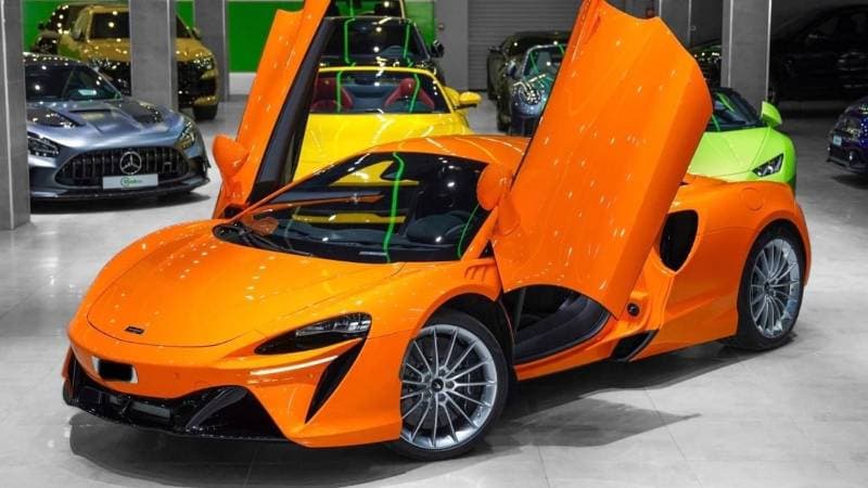 2025 McLaren Artura STANDARD thumbnail 2