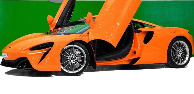 2025 McLaren Artura STANDARD