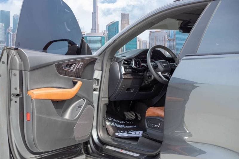 2022 Audi Q8 S Line thumbnail 4
