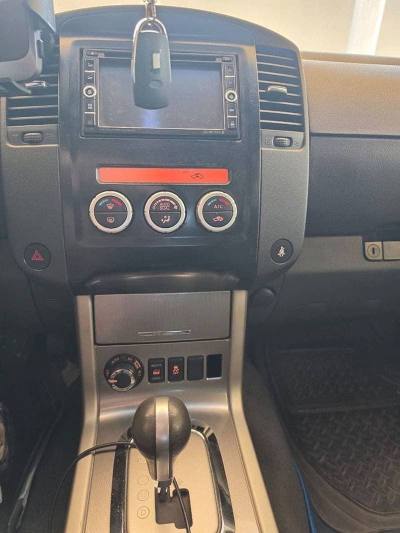 2015 Nissan Pathfinder V6 thumbnail 7