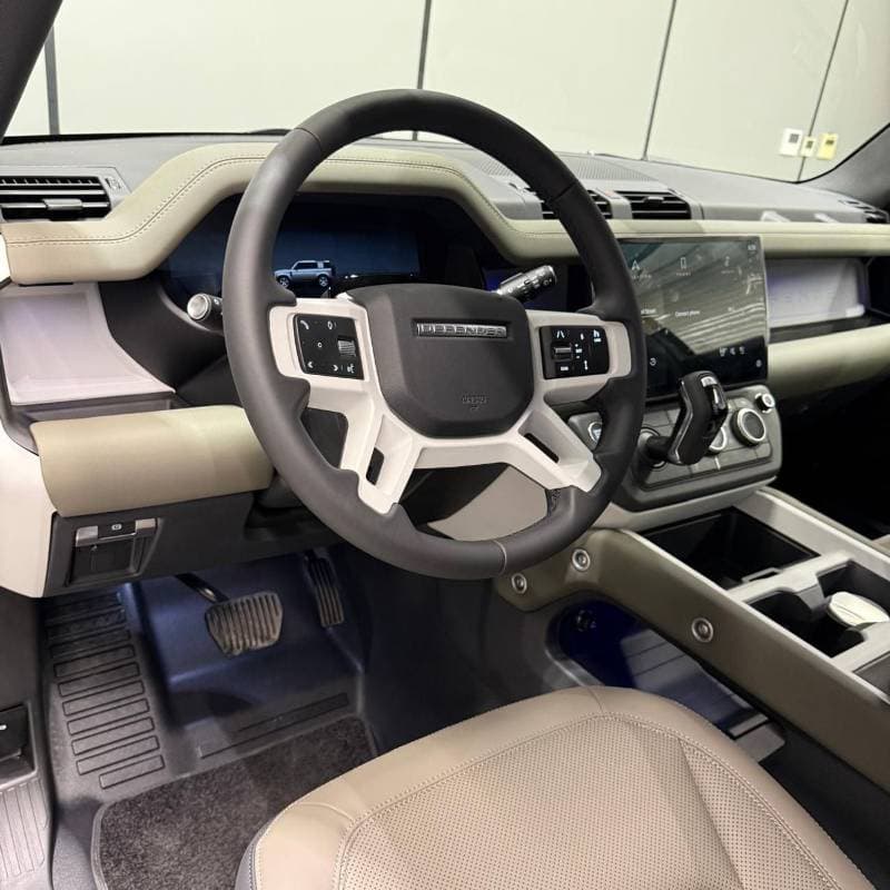 2026 Land Rover Defender 110 X DYNAMIC SE P300 thumbnail 8