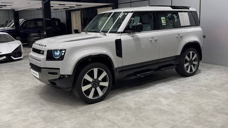 2026 Land Rover Defender 110 S P300