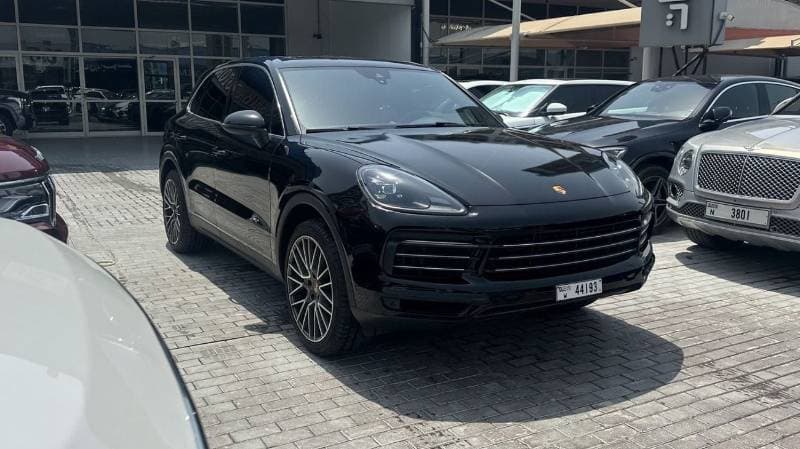 2022 Porsche Cayenne STANDARD thumbnail 2