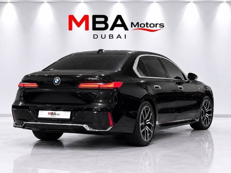 2025 BMW 740i M SPORT thumbnail 3