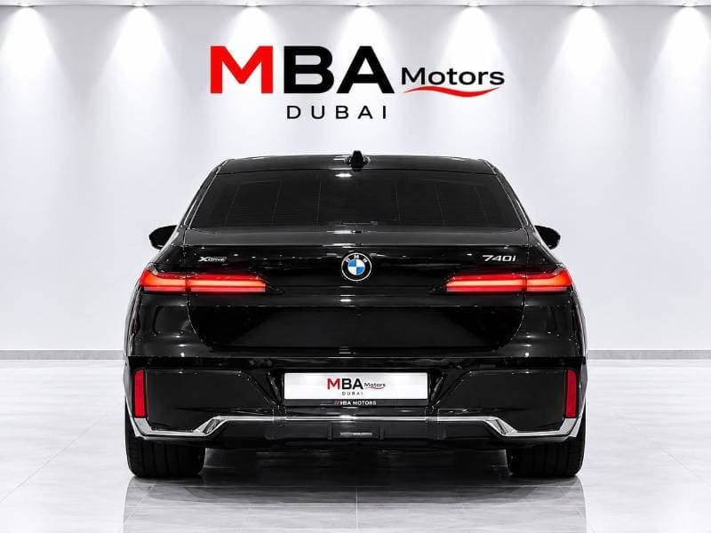 2025 BMW 740i M SPORT thumbnail 5
