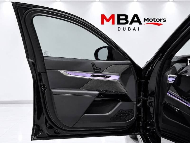 2025 BMW 740i M SPORT thumbnail 7