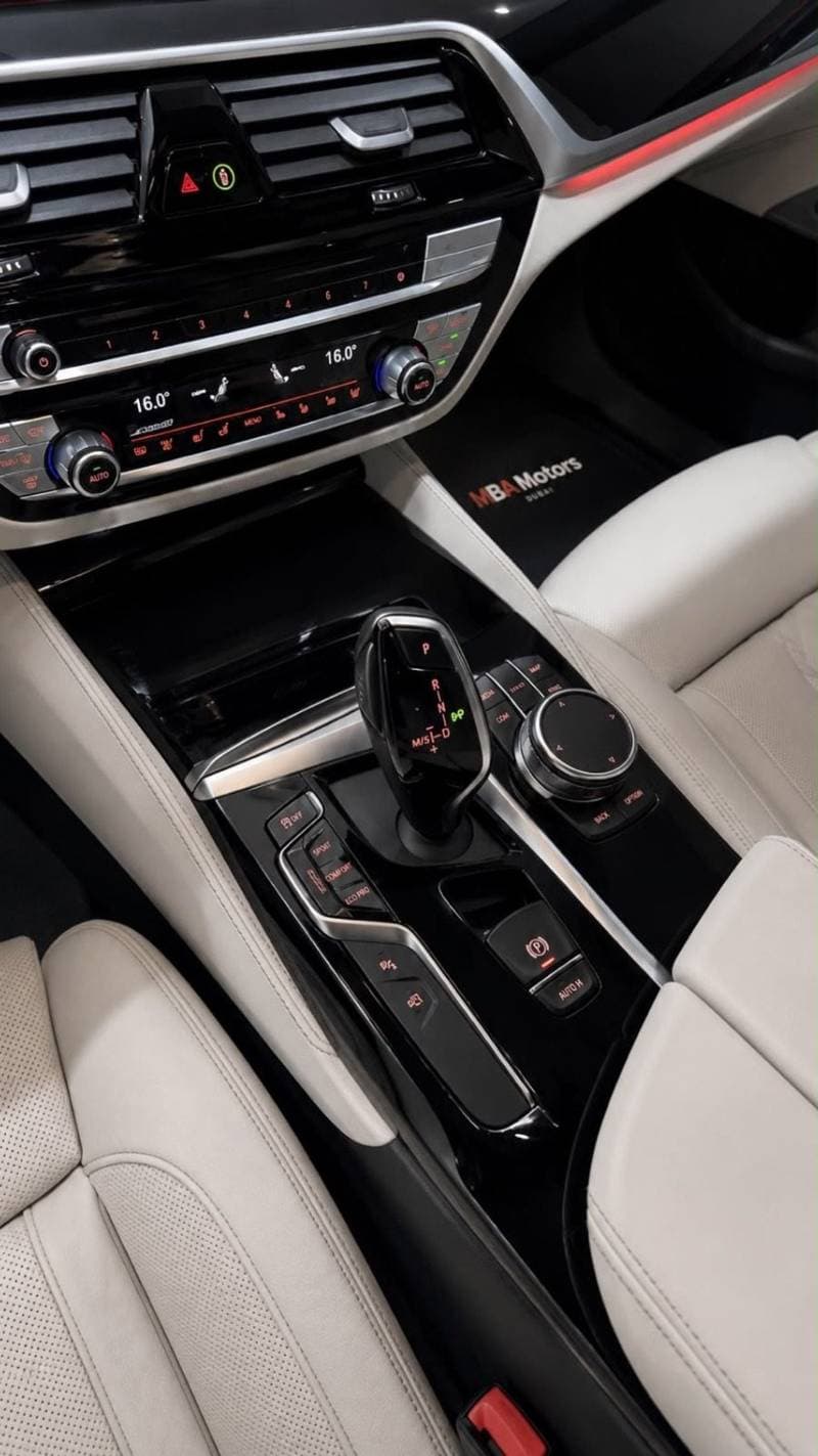 2023 BMW M550i thumbnail 2