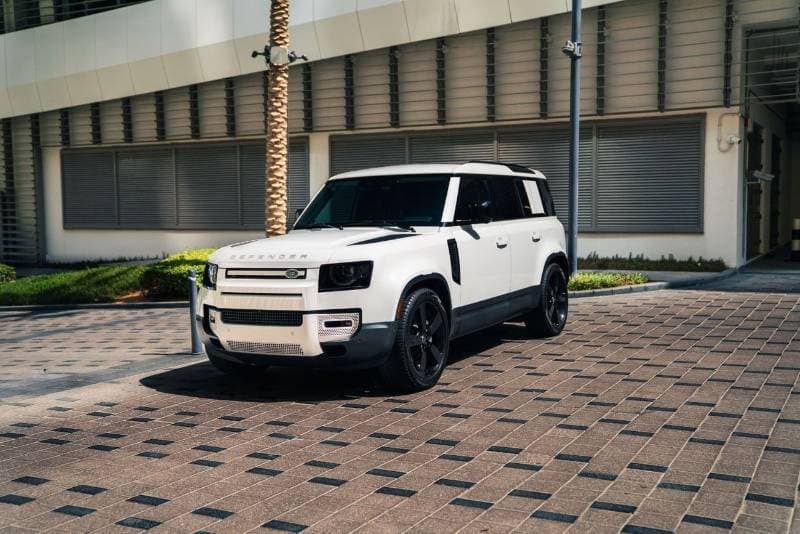 2025 Land Rover Defender 110 S P400 thumbnail 3