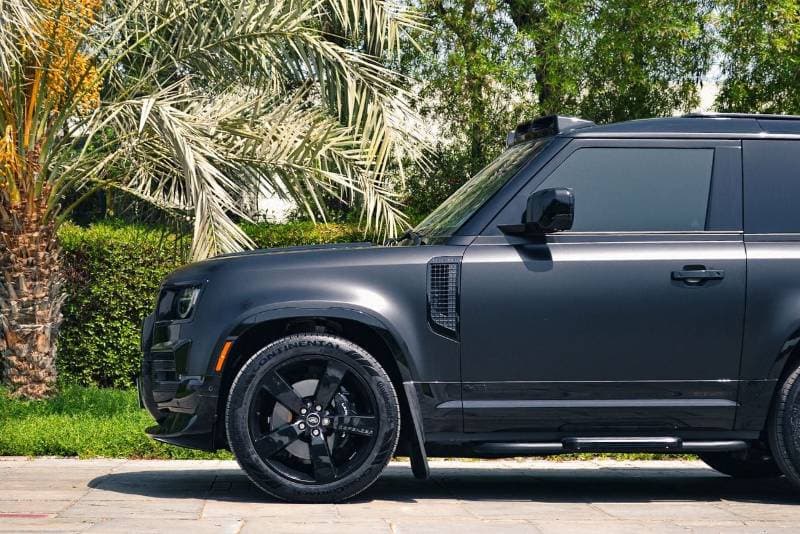 2023 Land Rover Defender 90 P525 thumbnail 2