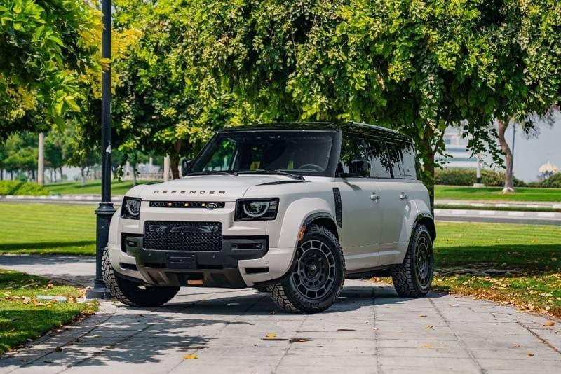 2026 Land Rover Defender 110 OCTA EDITION ONE P635 thumbnail 3