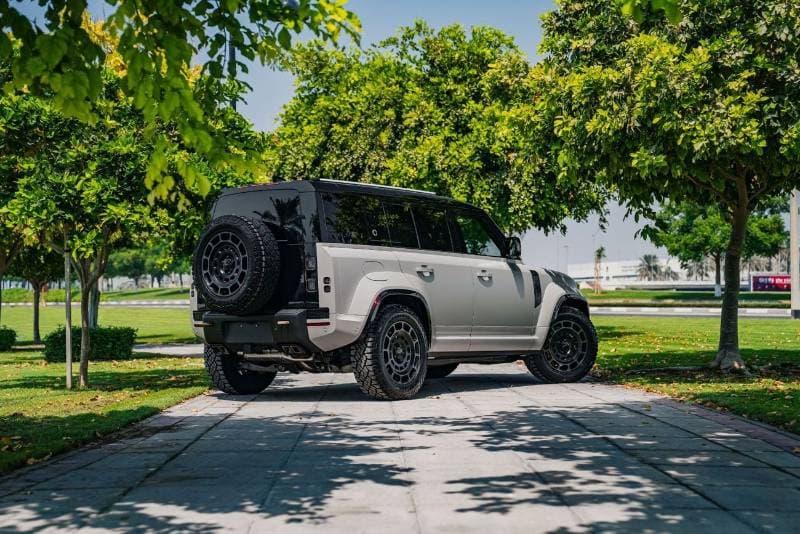 2026 Land Rover Defender 110 OCTA EDITION ONE P635 thumbnail 6